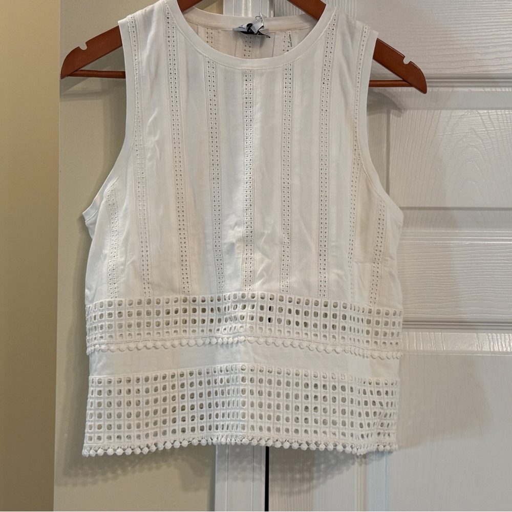 KINLY White Eyelet Trim Tank – NWT (Size M) NWT